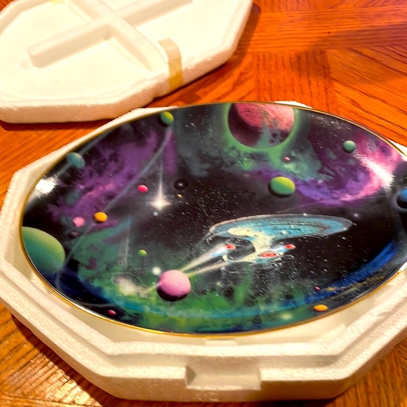 The Hamilton Collection SIGNS OF INTELLIGENCE Plate Collection - Picture 1 of 4